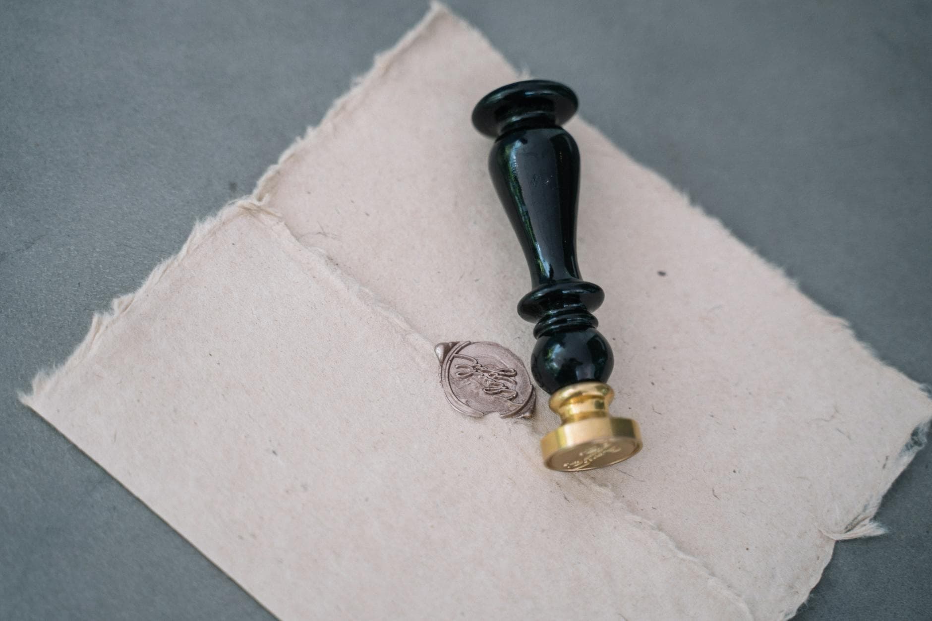 An Ontario notary's seal applied to an affidavit alongside a federal apostille certificate, showing the two-step pathway from notarization to apostille for Canadian documents going abroad in 2026