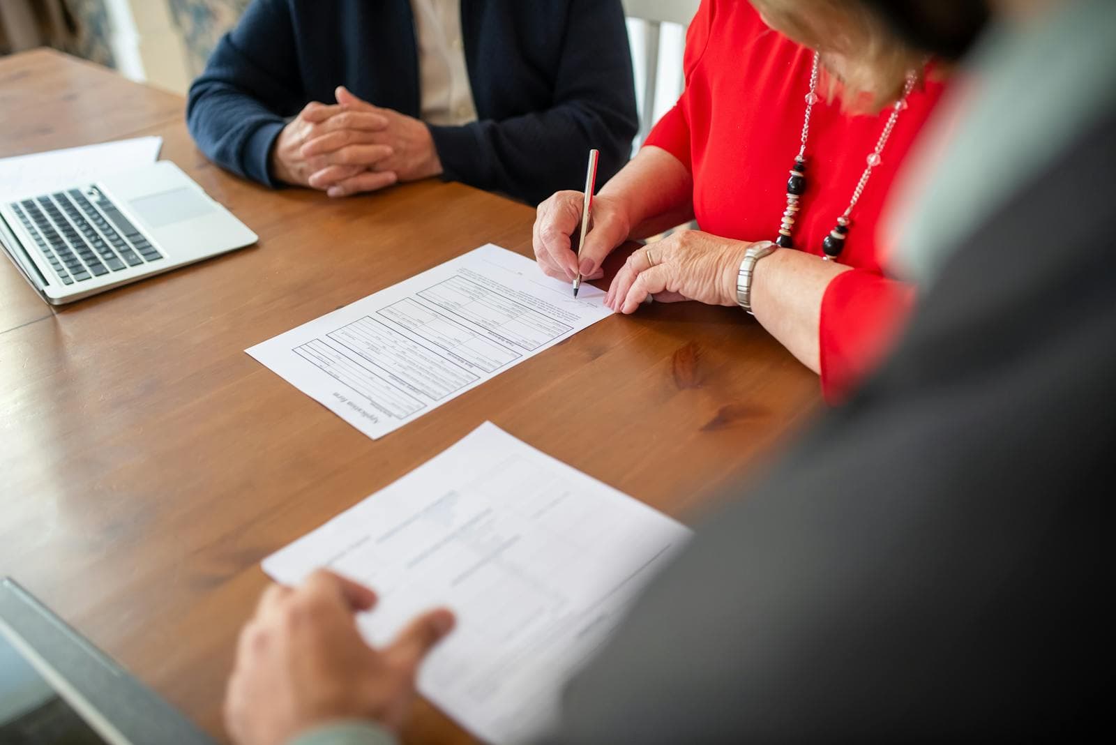 Two qualified witnesses watching the grantor sign a continuing power of attorney for property at an Ottawa notary's table